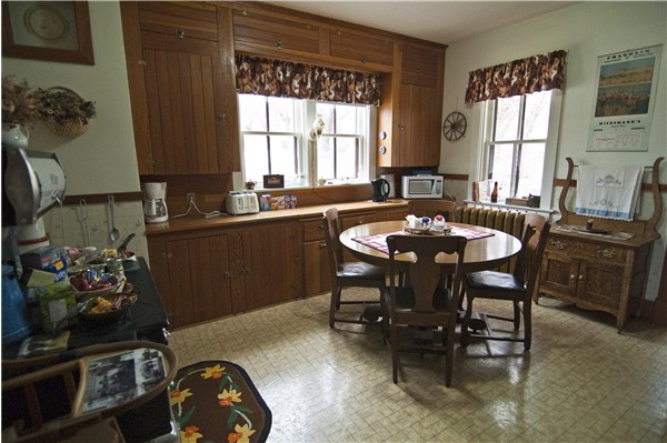 Cozy B&B Guest Kitchen at Historic Reesor Ranch.