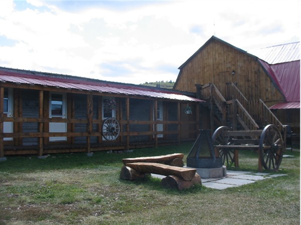 Old Log Barn barnyard firepit at Historic Reesor Ranch.